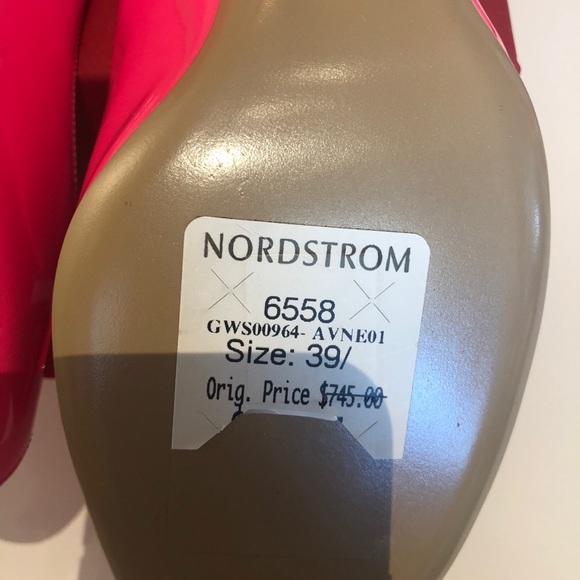 Valentino Bow Pump - Picture 5 of 8